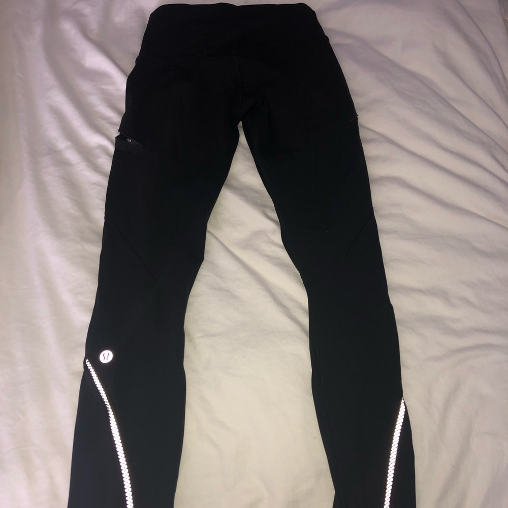black LULULEMON leggings